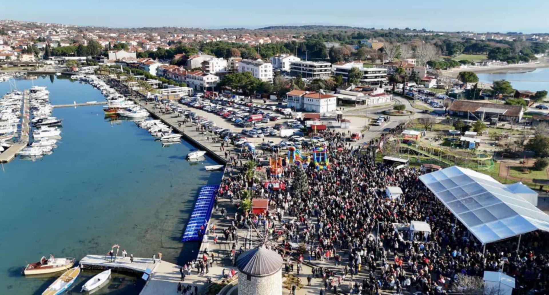 Rekordan broj posjetitelja na Dočeku u podne u Medulinu uz Nedu Ukraden!